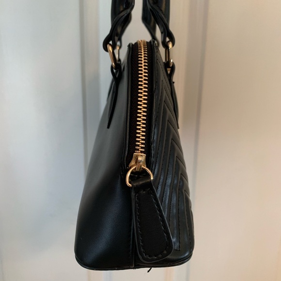 Guess Womens Handle Bag Black Purse PENNY V Shape Design - Picture 3 of 12